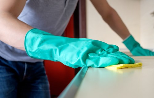 Discussing a carpet cleaning complaint and possible resolution